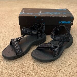 Teva men’s size 9 Terra Fi Lite in Firetread Midnight NIB never worn